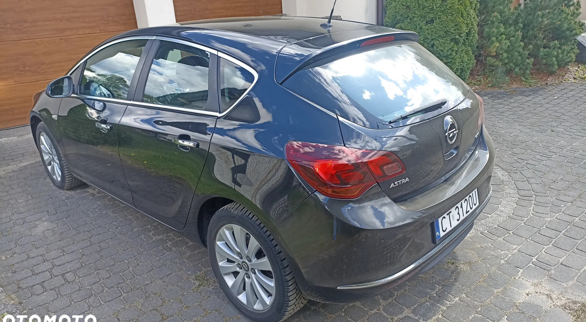 Opel Astra cena 18500 przebieg: 256000, rok produkcji 2013 z Warszawa małe 137